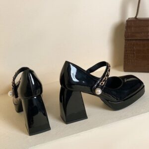 Lakierki z kwadratowym noskiem