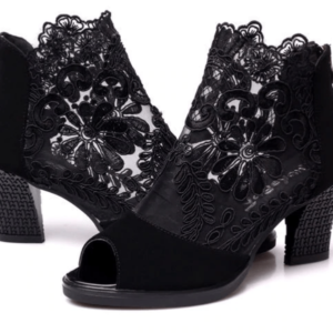 Botki z ażurowym wzorem