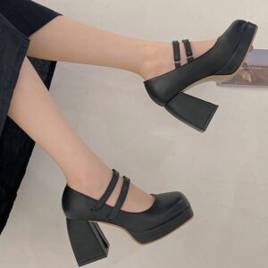 Czółenka na obcasie retro