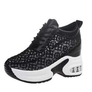 Koronkowe sneakersy na platformie