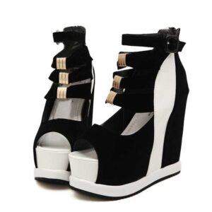 Ultra wysokie sandały koturny