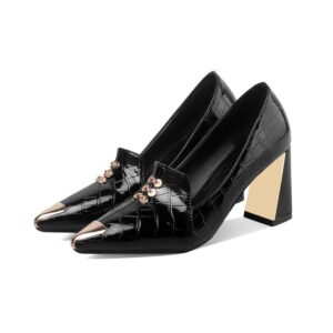 Czółenka z metalowymi elementami