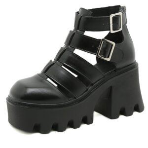 Masywne czarne platformy