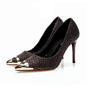 Błyszczące szpilki czółenka