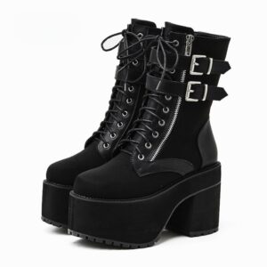 Czarne botki z klamrami