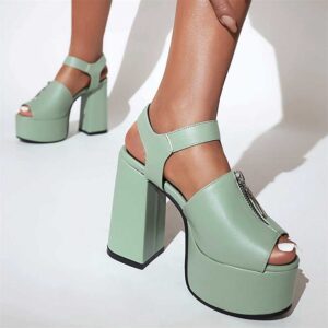 Sandały platformy z zamkiem z przodu