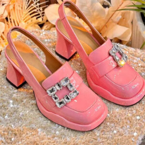 Sandały czółenka z kryształową broszką