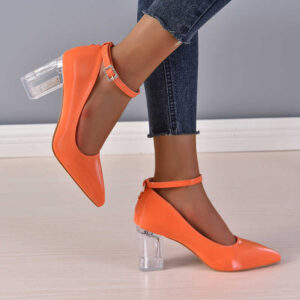 Czółenka na przezroczystym słupku