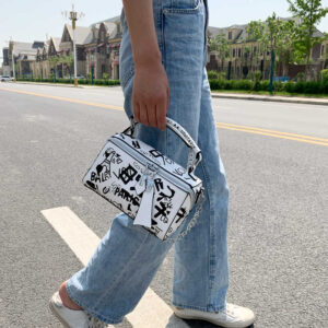 Torebka kuferek Graffiti