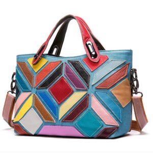 Skórzana torebka z naszywanymi kolorowymi elementami