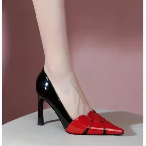 Czarno-czerwone czółenka